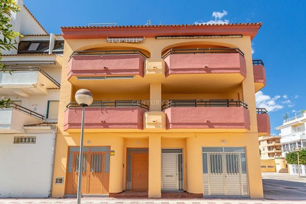 Foto 2 de Casa adossada en venda a paseo De la Goleta de 4 habitacions amb terrassa i garatge