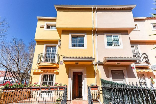 Foto 2 de Casa en venda a calle De Quart de 4 habitacions amb terrassa i jardí