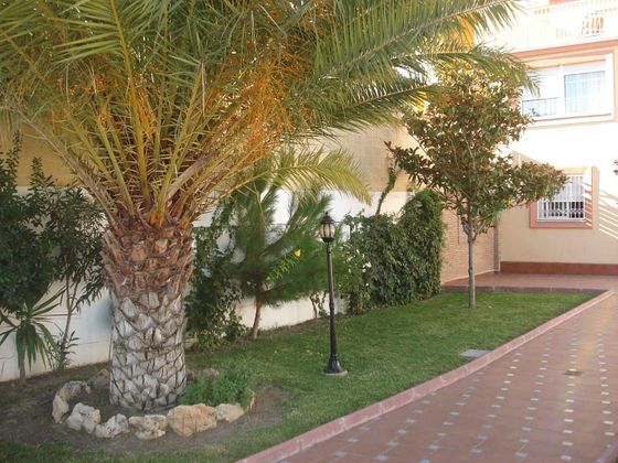 Foto 1 de Casa adossada en venda a Valdeastillas - Fuentezuelas de 5 habitacions amb terrassa i piscina
