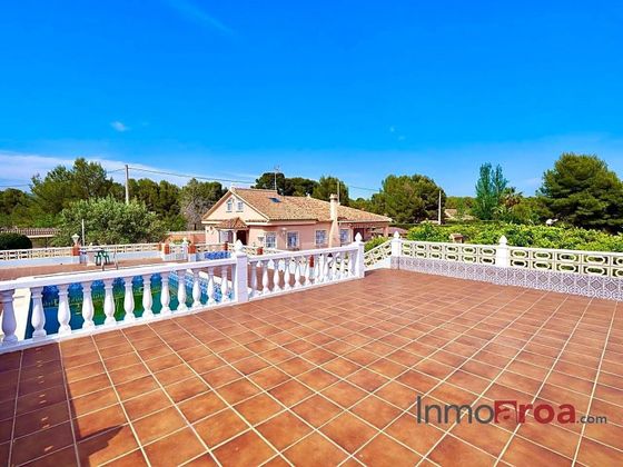 Foto 1 de Xalet en venda a Los Pinares-La Masía de 5 habitacions amb terrassa i piscina