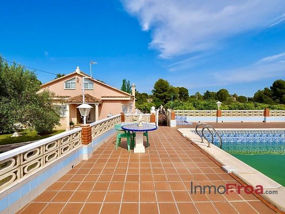 Foto 2 de Xalet en venda a Los Pinares-La Masía de 5 habitacions amb terrassa i piscina