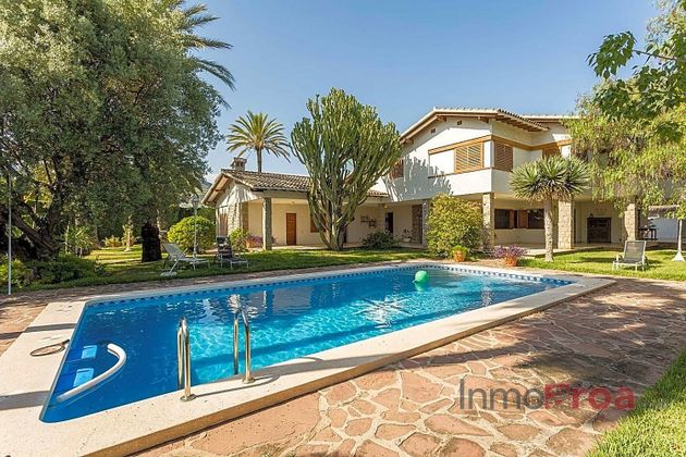 Foto 1 de Chalet en venta en Curva - Heliópolis de 5 habitaciones con terraza y piscina