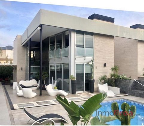 Foto 1 de Chalet en venta en Torreón - La Almadraba de 4 habitaciones con terraza y piscina