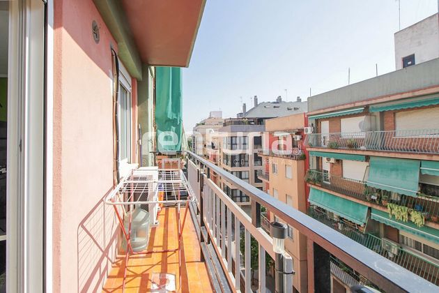 Foto 2 de Pis en venda a En Corts de 3 habitacions amb balcó i aire acondicionat