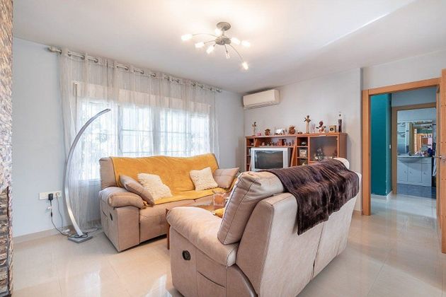 Foto 2 de Piso en venta en Huétor Vega de 3 habitaciones con aire acondicionado