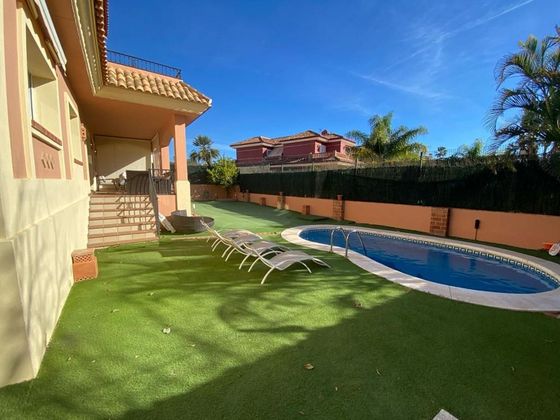 Foto 2 de Xalet en venda a Torrequebrada de 5 habitacions amb terrassa i piscina