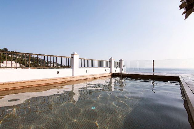 Foto 2 de Àtic en lloguer a La Herradura de 5 habitacions amb terrassa i piscina