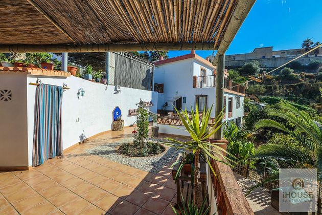 Foto 1 de Alquiler de casa rural en Almuñecar de 2 habitaciones con piscina y jardín
