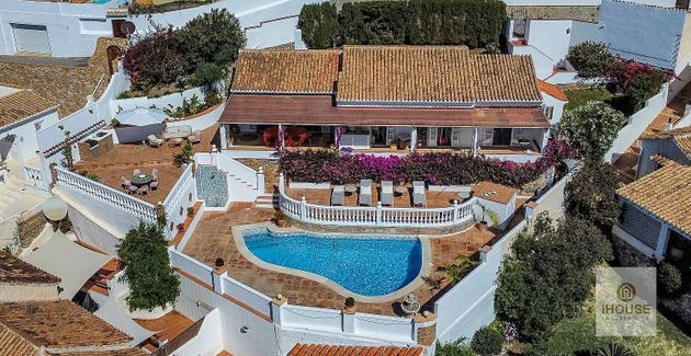 Foto 1 de Alquiler de chalet en La Herradura de 3 habitaciones con terraza y piscina