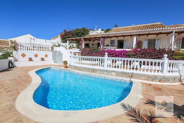 Foto 2 de Xalet en lloguer a La Herradura de 3 habitacions amb terrassa i piscina
