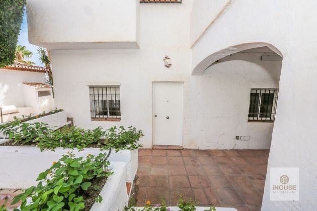Foto 1 de Piso en alquiler en calle Mar Menor de 1 habitación con terraza y jardín