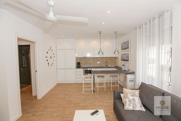 Foto 2 de Alquiler de piso en La Herradura de 1 habitación con muebles y aire acondicionado