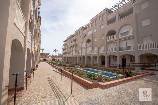 Foto 2 de Piso en alquiler en paseo De Velilla de 2 habitaciones con terraza y piscina