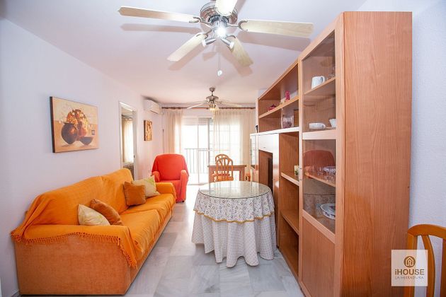Foto 2 de Alquiler de piso en avenida Prieto Moreno de 2 habitaciones con muebles y balcón