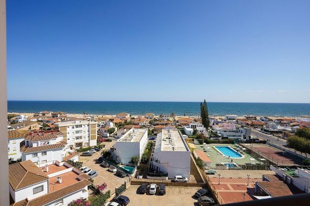 Foto 1 de Ático en venta en La Antilla - Islantilla de 4 habitaciones con terraza y piscina