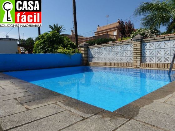 Foto 2 de Chalet en venta en Picassent de 4 habitaciones con terraza y piscina