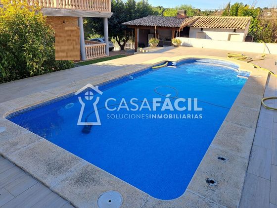 Foto 1 de Chalet en venta en Picassent de 4 habitaciones con terraza y piscina