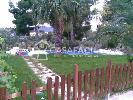 Foto 2 de Venta de chalet en Catadau de 5 habitaciones con terraza y piscina