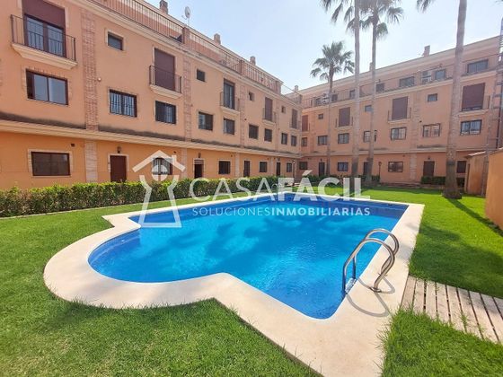 Foto 2 de Casa adossada en venda a Favara de 3 habitacions amb terrassa i piscina