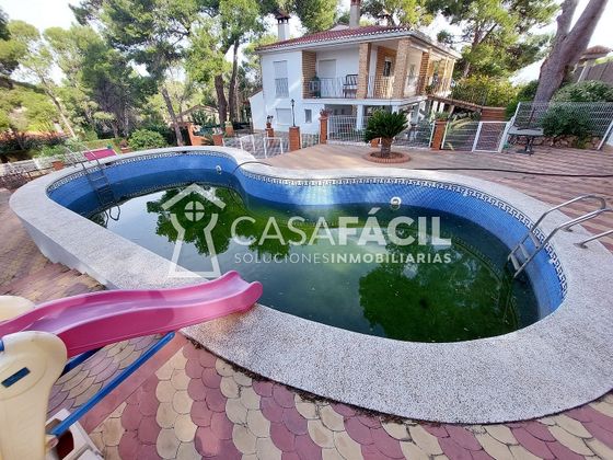 Foto 1 de Chalet en venta en Picassent de 4 habitaciones con terraza y piscina