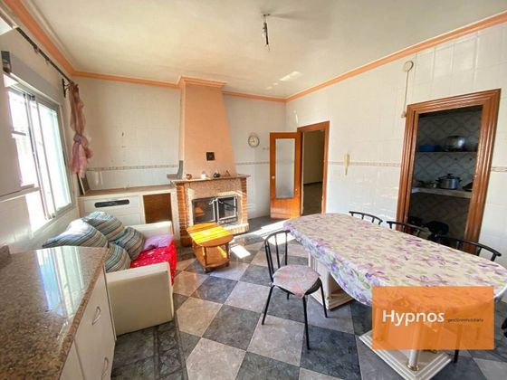 Foto 2 de Piso en venta en Jumilla de 5 habitaciones con terraza y garaje