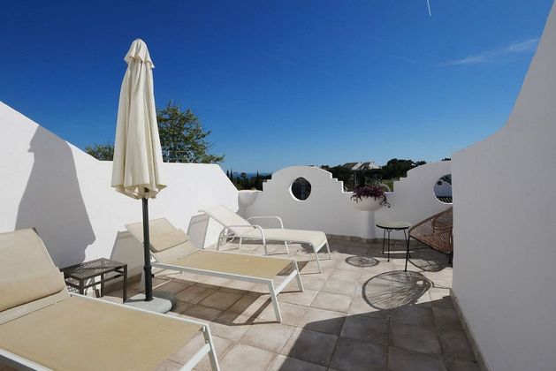 Foto 1 de Venta de dúplex en Cabo Pino - Reserva de Marbella de 2 habitaciones con terraza y piscina