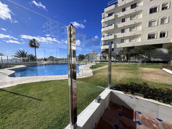 Foto 2 de Piso en venta en Playa Bajadilla - Puertos de 1 habitación con terraza y piscina