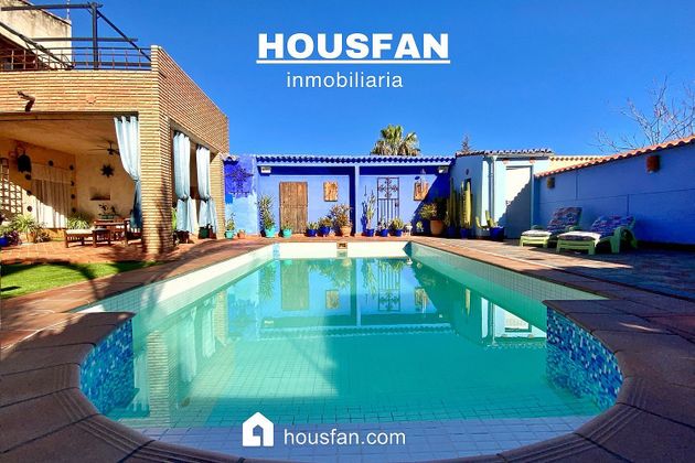 Foto 1 de Casa adosada en venta en Ciudad Monumental de 3 habitaciones con terraza y piscina
