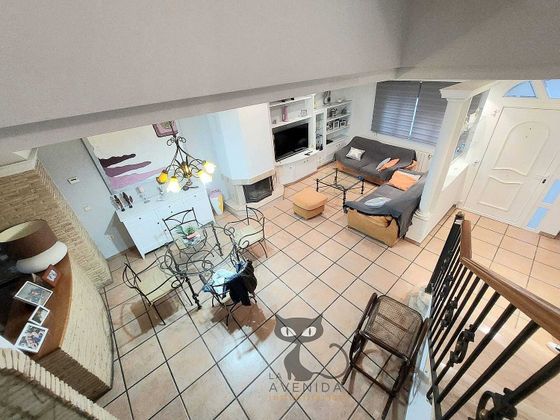 Foto 2 de Casa adossada en venda a Catarroja de 4 habitacions amb terrassa i balcó