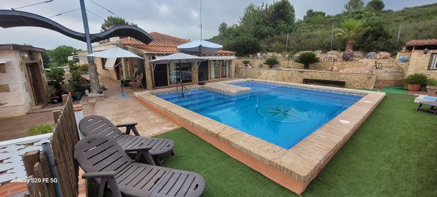Foto 1 de Venta de chalet en Monserrat de 3 habitaciones con terraza y piscina