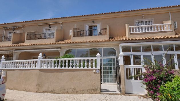 Foto 1 de Casa en venda a calle Jazmines de 3 habitacions amb terrassa i piscina
