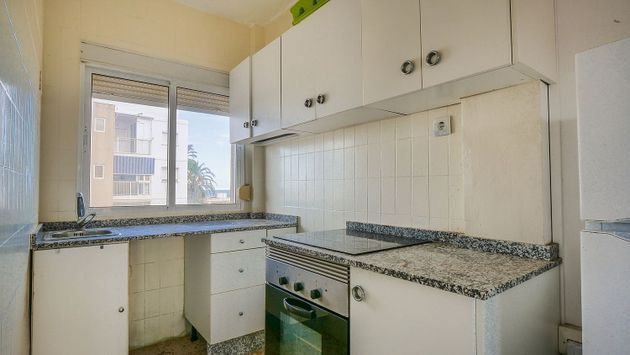 Foto 2 de Piso en venta en calle Monterrey de 2 habitaciones con terraza y calefacción
