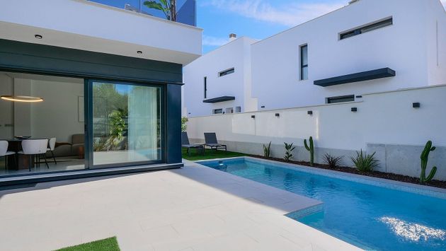Foto 2 de Casa en venda a calle Cantil de 3 habitacions amb piscina i balcó