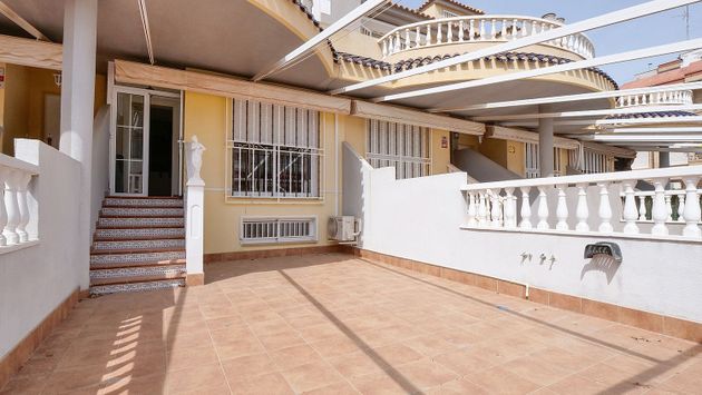 Foto 1 de Casa en venta en calle Poeta Jara Carrillo de 4 habitaciones con garaje y balcón