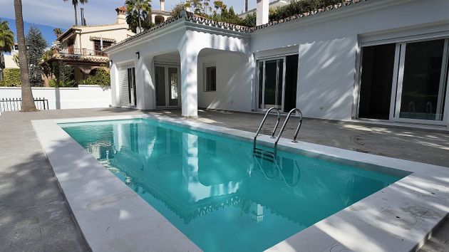 Foto 2 de Venta de chalet en avenida De Jerez de 3 habitaciones con terraza y piscina