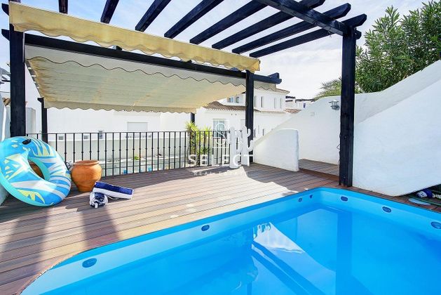 Foto 1 de Pis en venda a La Herradura de 4 habitacions amb terrassa i piscina
