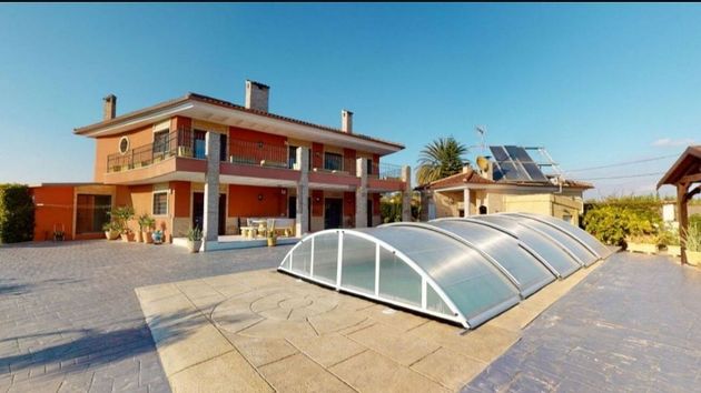 Foto 1 de Venta de chalet en La Arboleja de 6 habitaciones con terraza y piscina