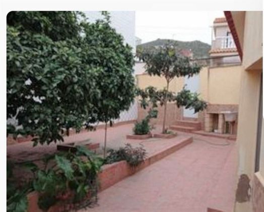 Foto 1 de Casa adosada en venta en Alumbres - Escombreras de 4 habitaciones con jardín y aire acondicionado