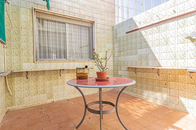 Foto 2 de Pis en venda a calle Santa Coloma de 4 habitacions amb garatge i balcó
