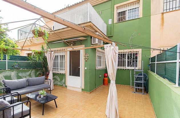 Foto 1 de Casa adossada en venda a La Palma de 4 habitacions amb terrassa i jardí