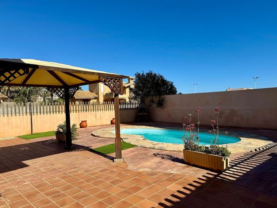 Foto 2 de Chalet en venta en Zona Entremares de 4 habitaciones con terraza y piscina