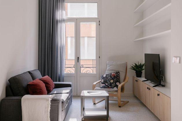 Foto 2 de Pis en lloguer a calle Del Arquitecto Alfaro de 3 habitacions amb terrassa i mobles