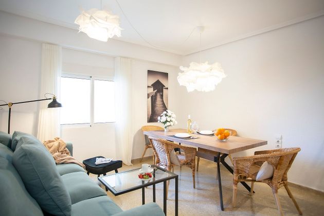 Foto 2 de Alquiler de piso en calle Del Doctor Zamenhof de 4 habitaciones con muebles y aire acondicionado