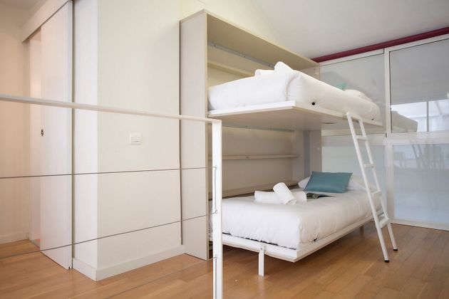 Foto 1 de Pis en lloguer a calle Del Vestuario de 2 habitacions amb mobles i aire acondicionat