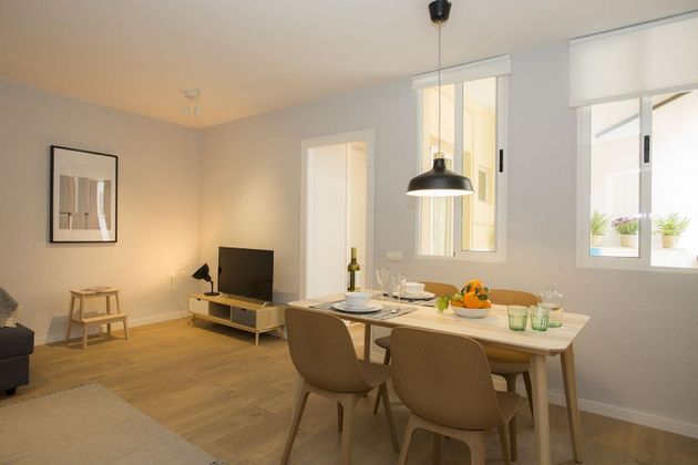 Foto 1 de Alquiler de piso en calle De L'editor Cabrerizo de 2 habitaciones con terraza y muebles