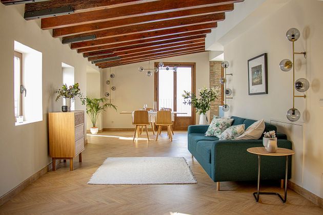 Foto 1 de Piso en alquiler en calle Santa Cruz de 2 habitaciones con terraza y muebles