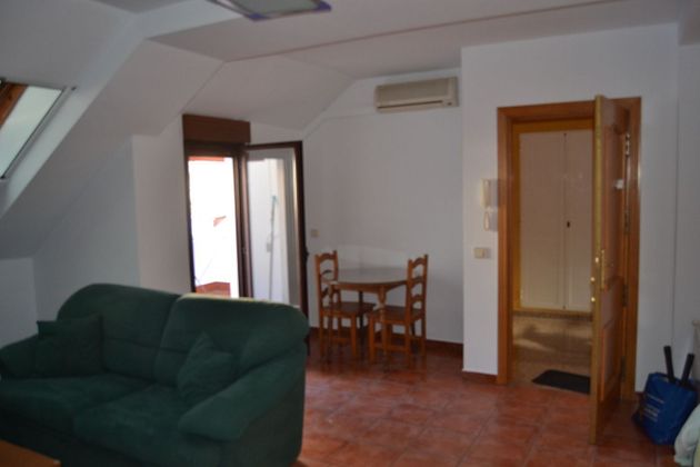 Foto 2 de Ático en alquiler en Plasencia de 2 habitaciones con terraza y muebles