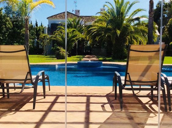 Foto 2 de Alquiler de chalet en calle Guadalmina Baja Marbella Malaga de 6 habitaciones con terraza y piscina