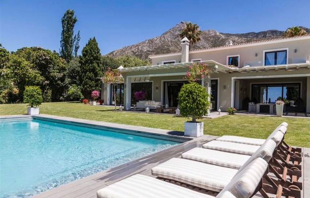 Foto 1 de Casa adossada en lloguer a calle Sierra Blanca de 6 habitacions amb terrassa i piscina