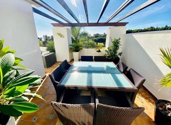 Foto 1 de Ático en venta en urbanización Los Monteros de 3 habitaciones con terraza y piscina